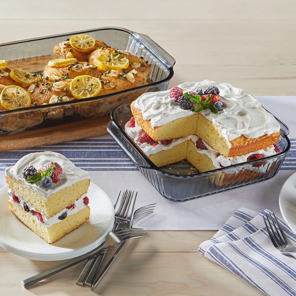 Pyrex Sculpted Tinted 4-Piece Glass Baking Dish Set with Airtight Lids - Image 2