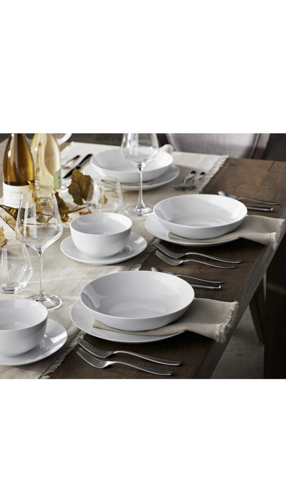 Member's Mark 32-Piece Porcelain Dinnerware Set - Image 3