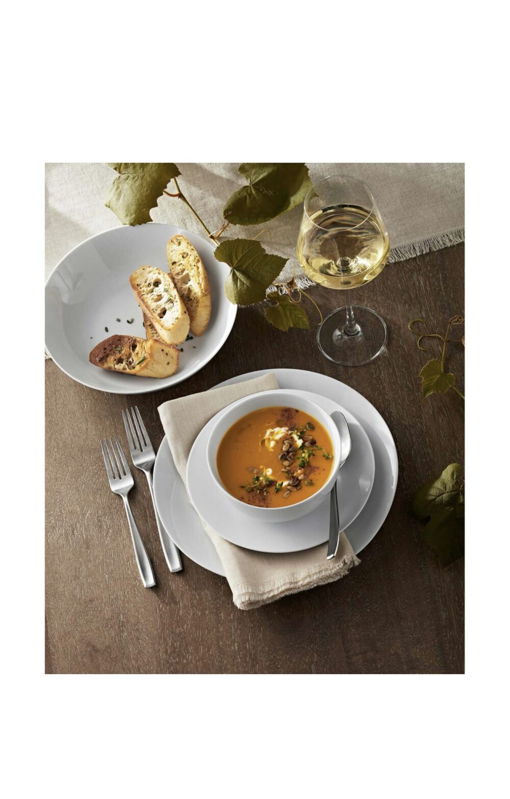 Member's Mark 32-Piece Porcelain Dinnerware Set - Image 2